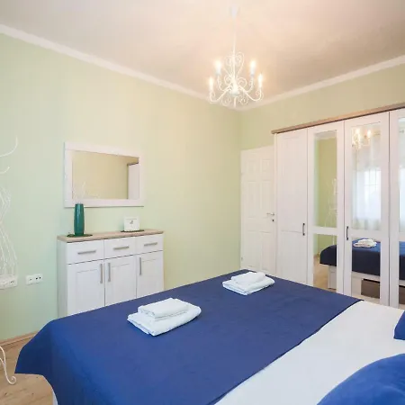 Romantic Olive With Pool Vakantiehuis *